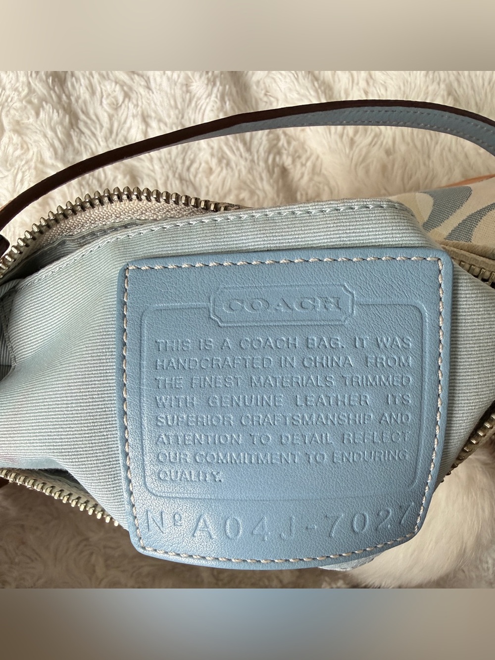 Coach Vintage Blue Shoulder Purse Leather Signature C Pattern Zipper Closure - Picture 4 of 4